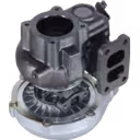 Vue du dessous du turbocompresseur 390 096 6399 montrant la roue de compresseur et les ports de refroidissement