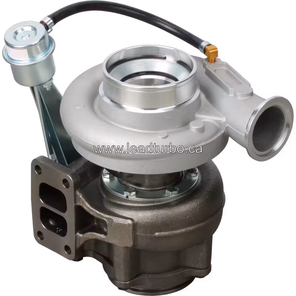 Vue de dessus à 45° du turbocompresseur Cummins QSL montrant le flange d'échappement