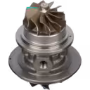 Vue de dessous à 45 degrés du core turbo HE221W montrant la roue turbine