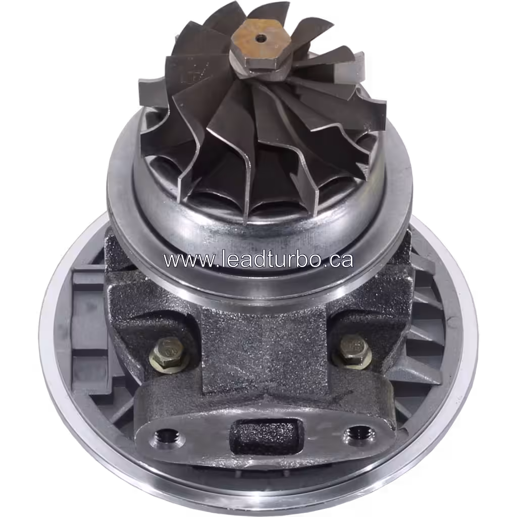 Vue de dessous à 45 degrés du core de turbocompresseur 409172-0101 avec brides de montage