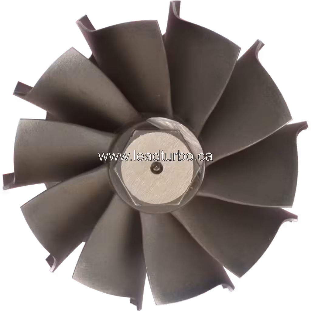Vue de dessus des aubes de la roue de turbine GTB4708 et moyeu central