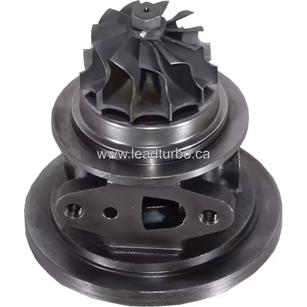 Vue de dessous à 45 degrés du core de turbocompresseur 17202-54030 avec flans de fixation