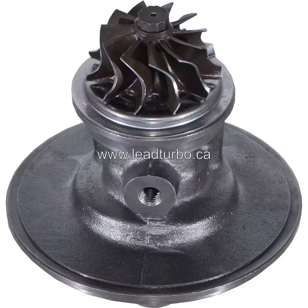Vue de dessous du core turbo HINO W04CTI montrant la roue turbine