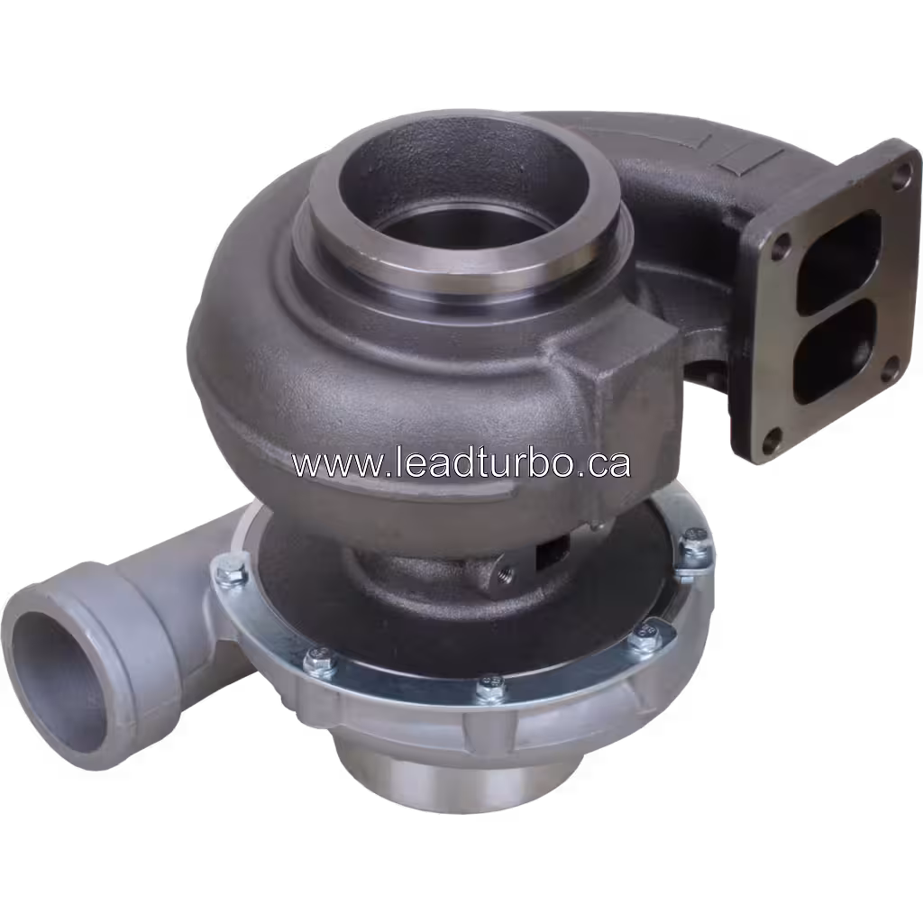 Vue de dessous à 45 degrés du turbocompresseur 3594809 HX50 avec bride d'échappement et points de fixation
