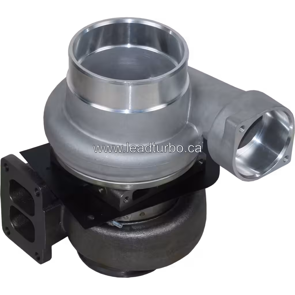 Vue en 45 degrés du turbocompresseur CAT 3406C avec carter compresseur gris clair