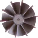 Vue de dessus montrant les aubes radiales de la roue de turbine J96