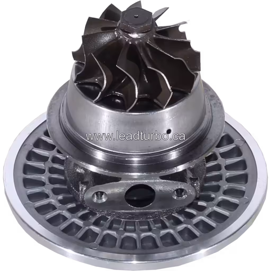Vue inférieure du core de turbocompresseur J96 montrant la roue turbine