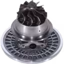 Vue inférieure du core de turbocompresseur J96 montrant la roue turbine