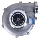 Turbocompresseur 51091007761 vue avant avec carter compresseur argenté et carter échappement gris