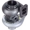 Vue de dessous du turbocompresseur 1151179 montrant le support de montage